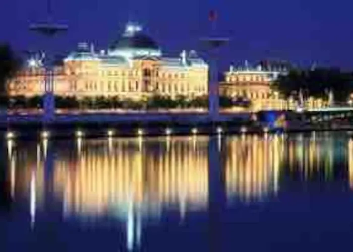 Le Rhone A Vos Pieds, Bellecour A Quelques Pas